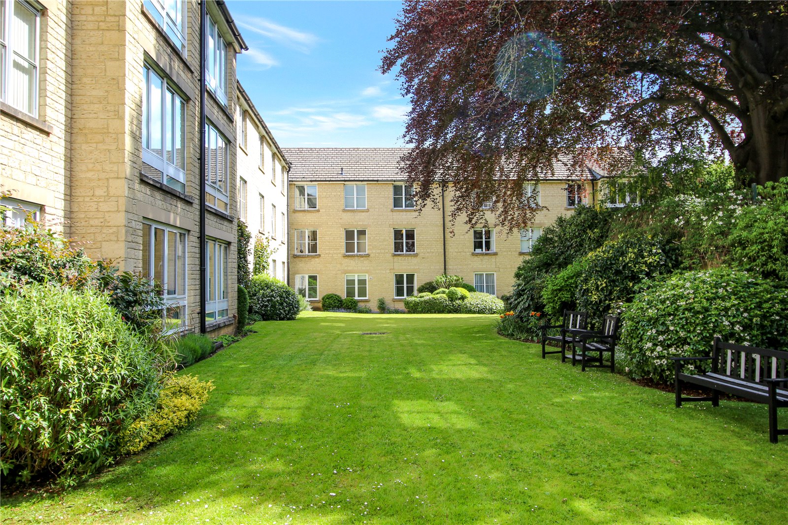 2 bedroom Flat to let in Cirencester