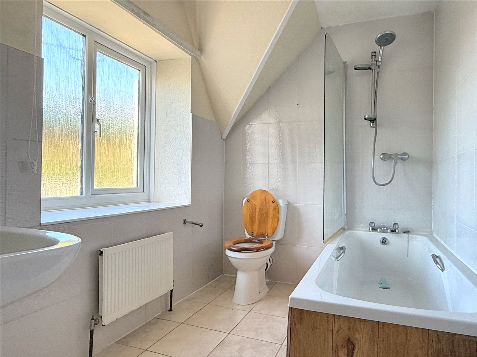 3 bedroom House to let in Duntisbourne Abbots, Cirencester, Gloucestershire