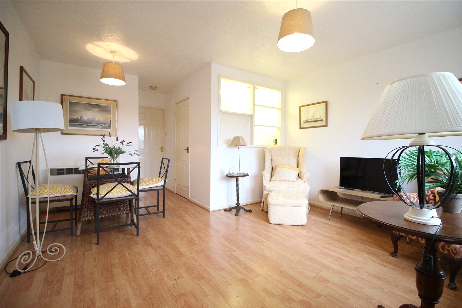 1 bedroom Flat to let in Cirencester