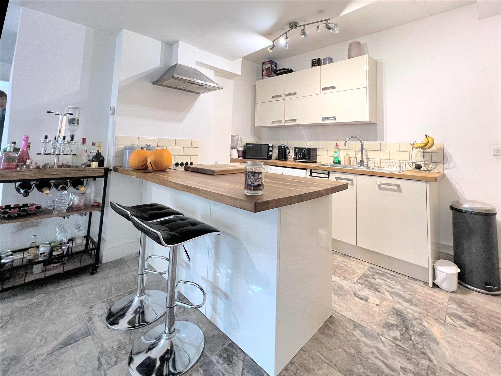 2 bedroom Flat to let in Cirencester