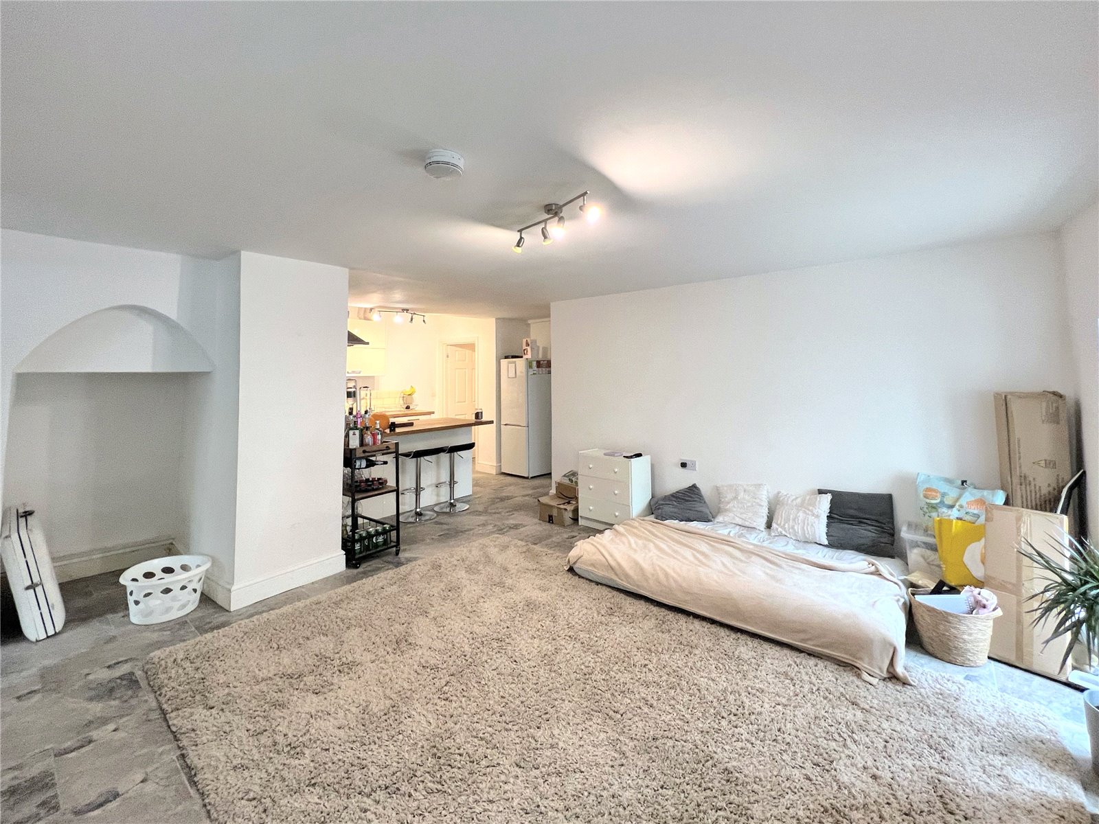 2 bedroom Flat to let in Cirencester