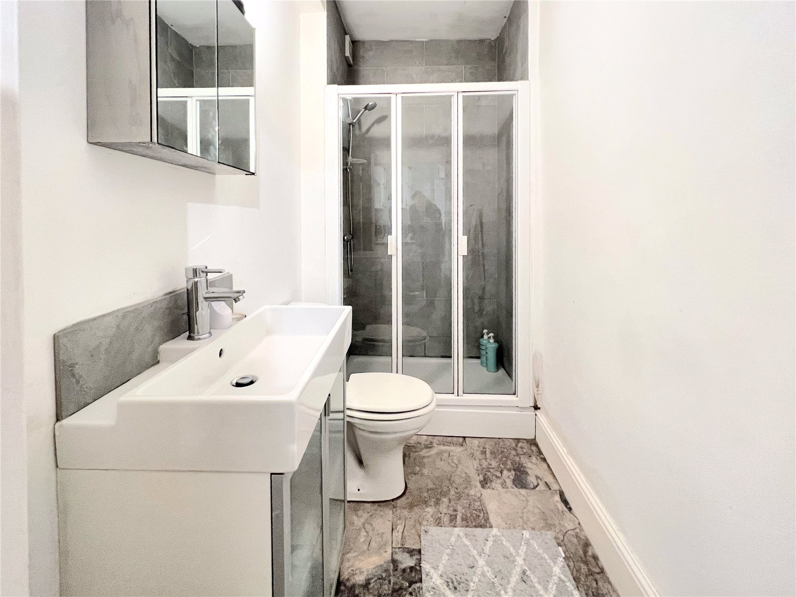 2 bedroom Flat to let in Cirencester