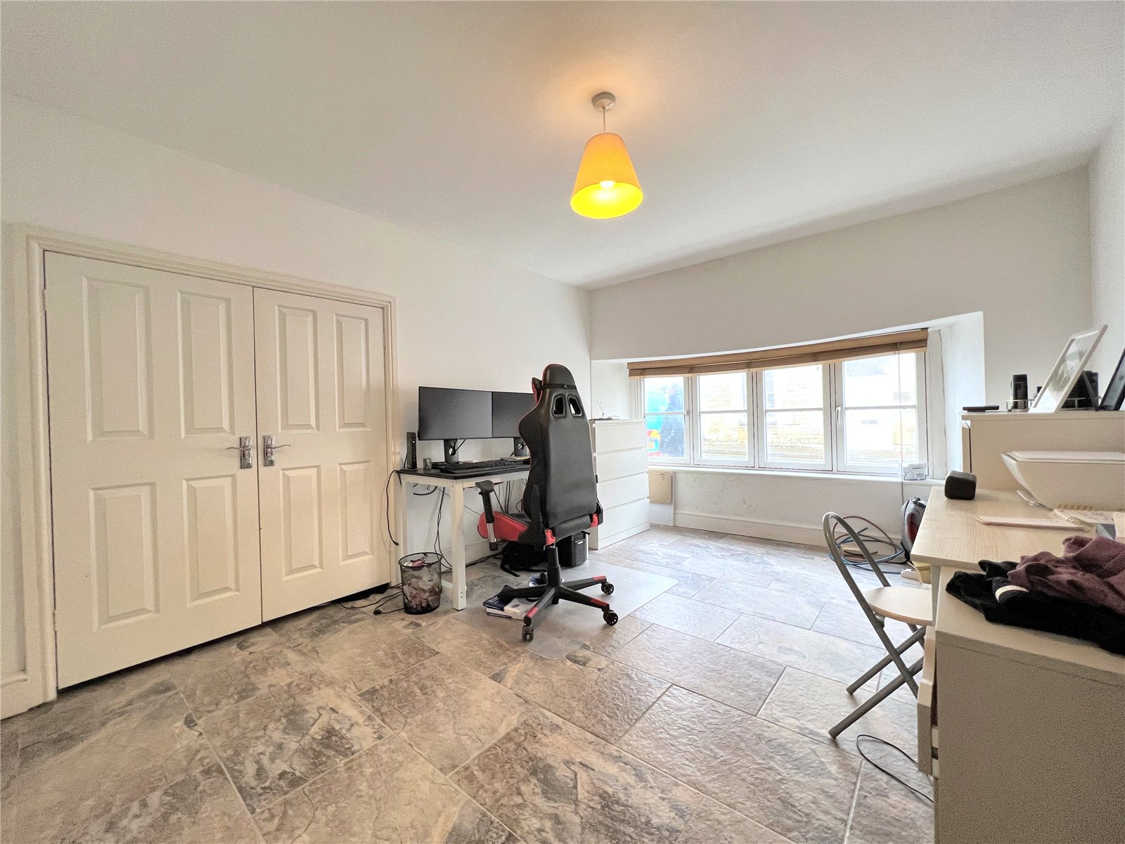 2 bedroom Flat to let in Cirencester