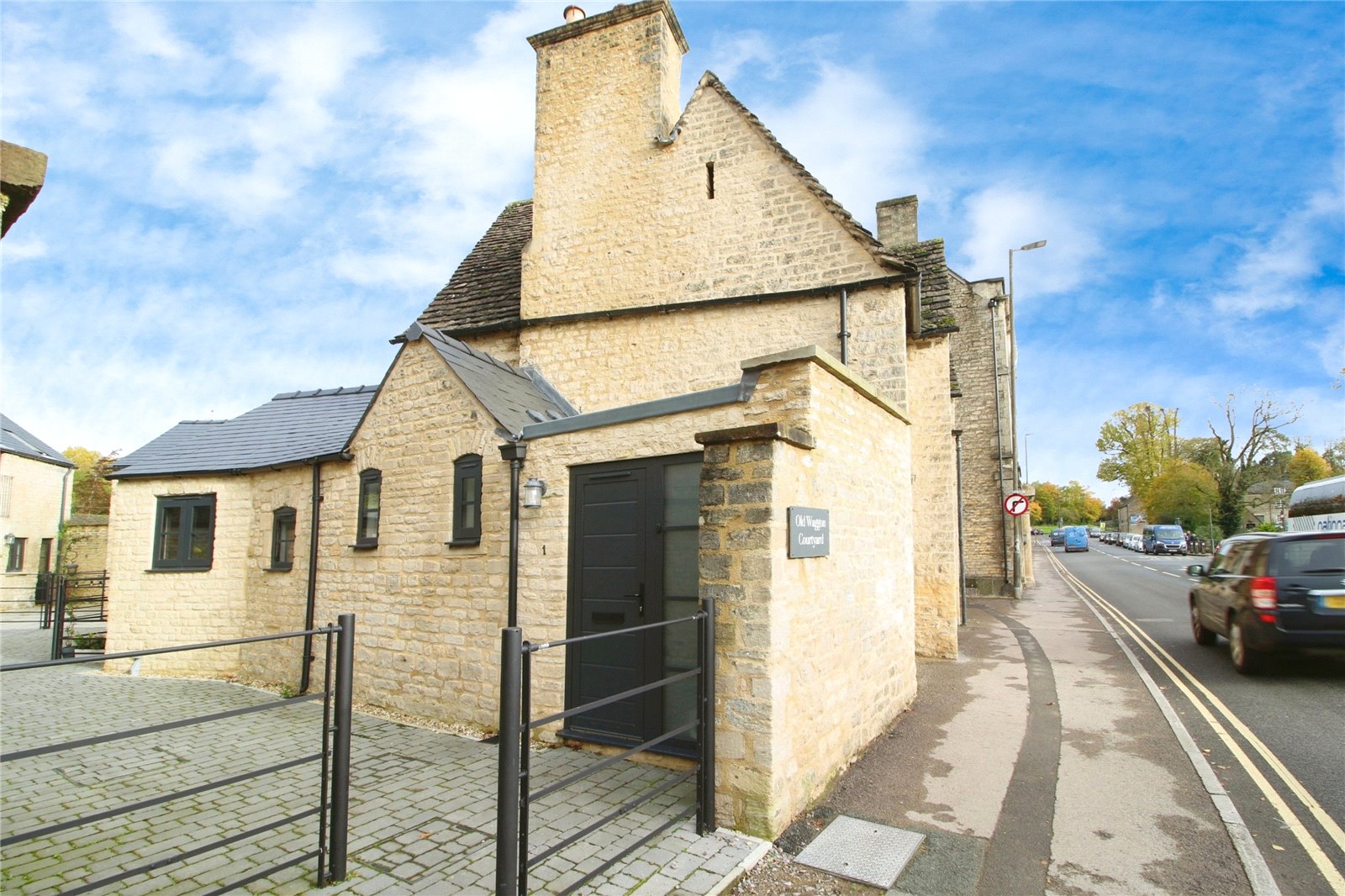 1 bedroom House to let in Cirencester