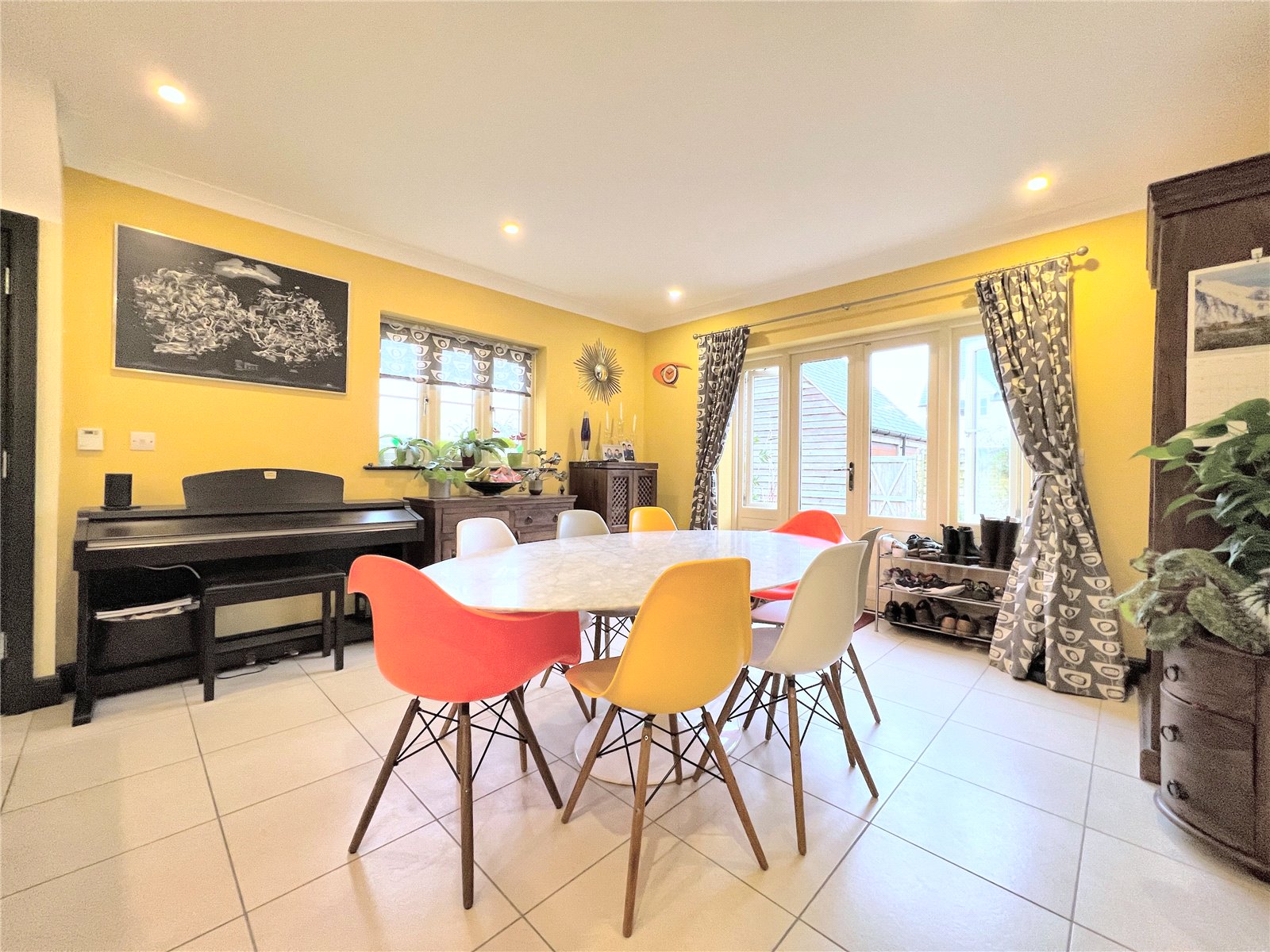 5 bedroom House to let in Cirencester