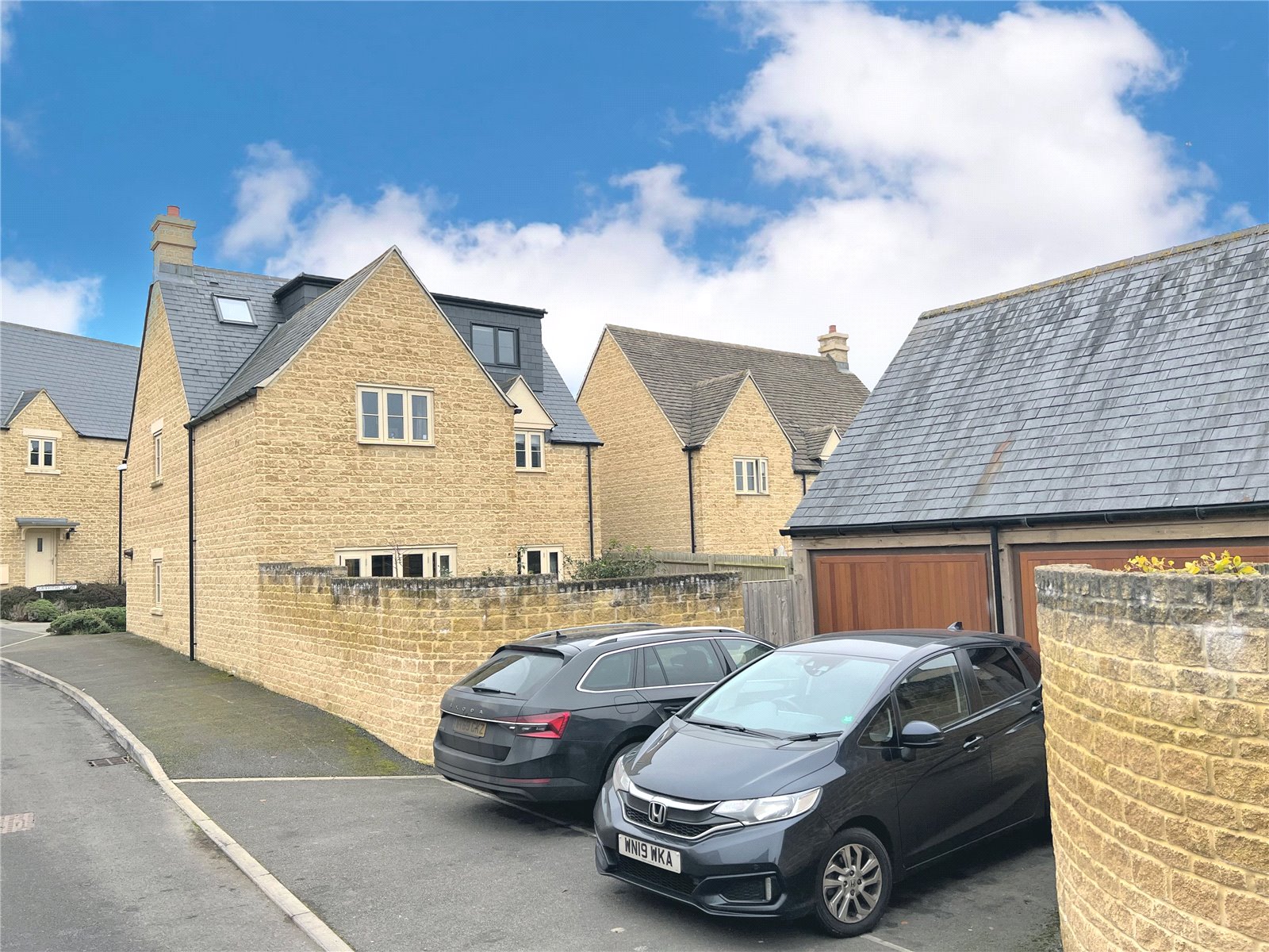 5 bedroom House to let in Cirencester