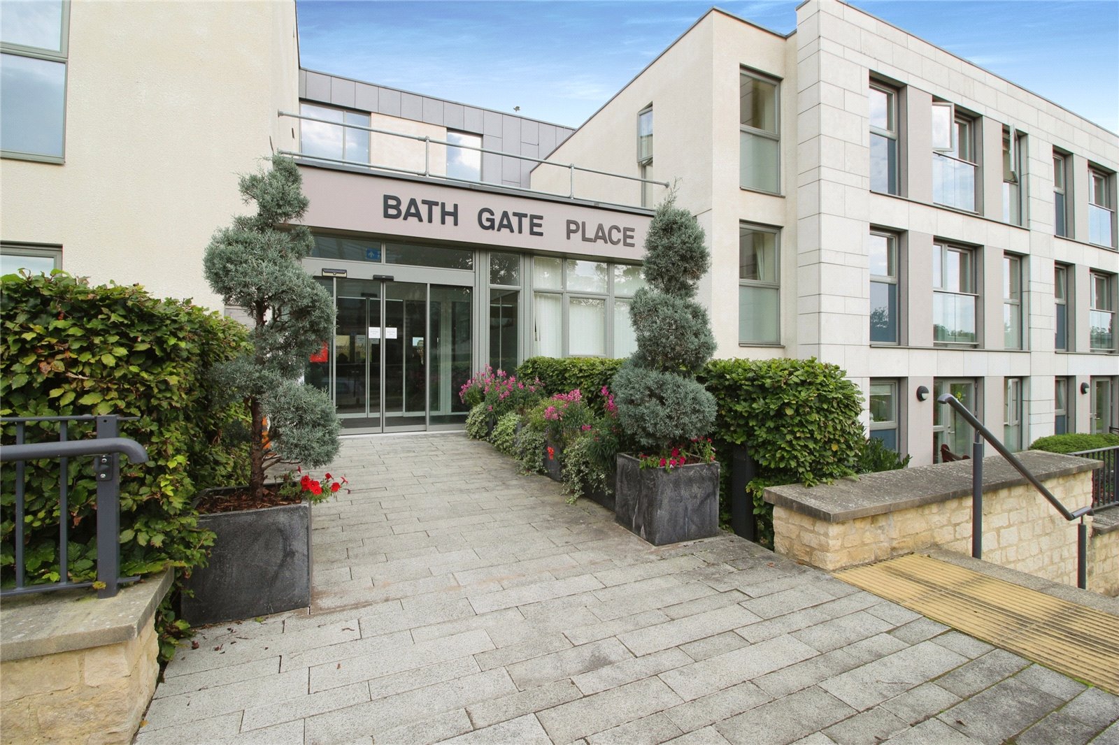 2 bedroom Flat for sale in Cirencester, Gloucestershire