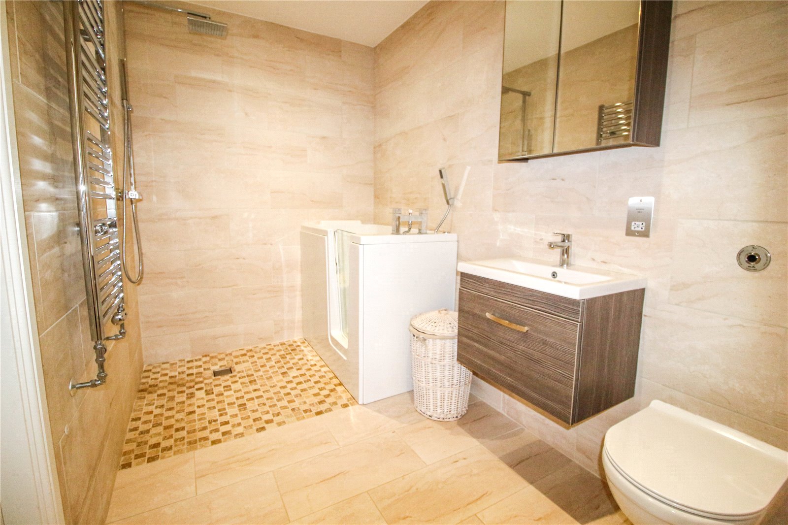 1 bedroom Flat for sale in Stratton, Cirencester, Gloucestershire