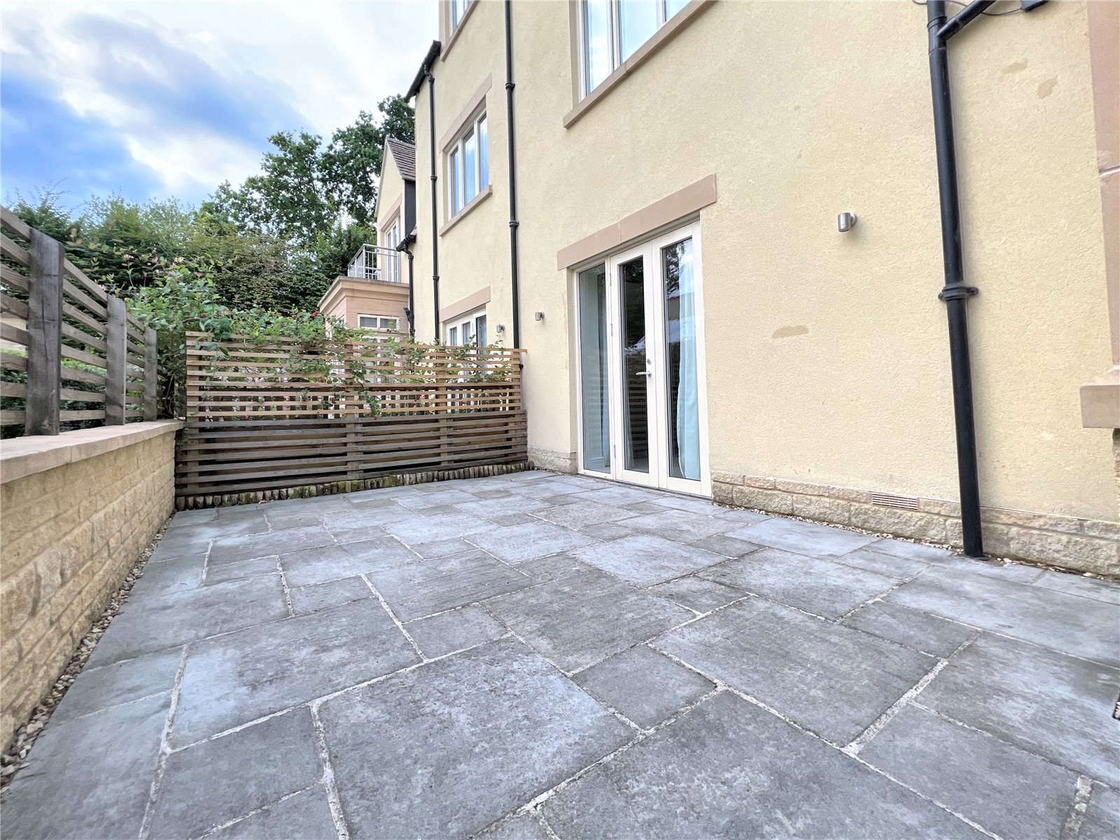 1 bedroom Flat for sale in Stratton, Cirencester, Gloucestershire
