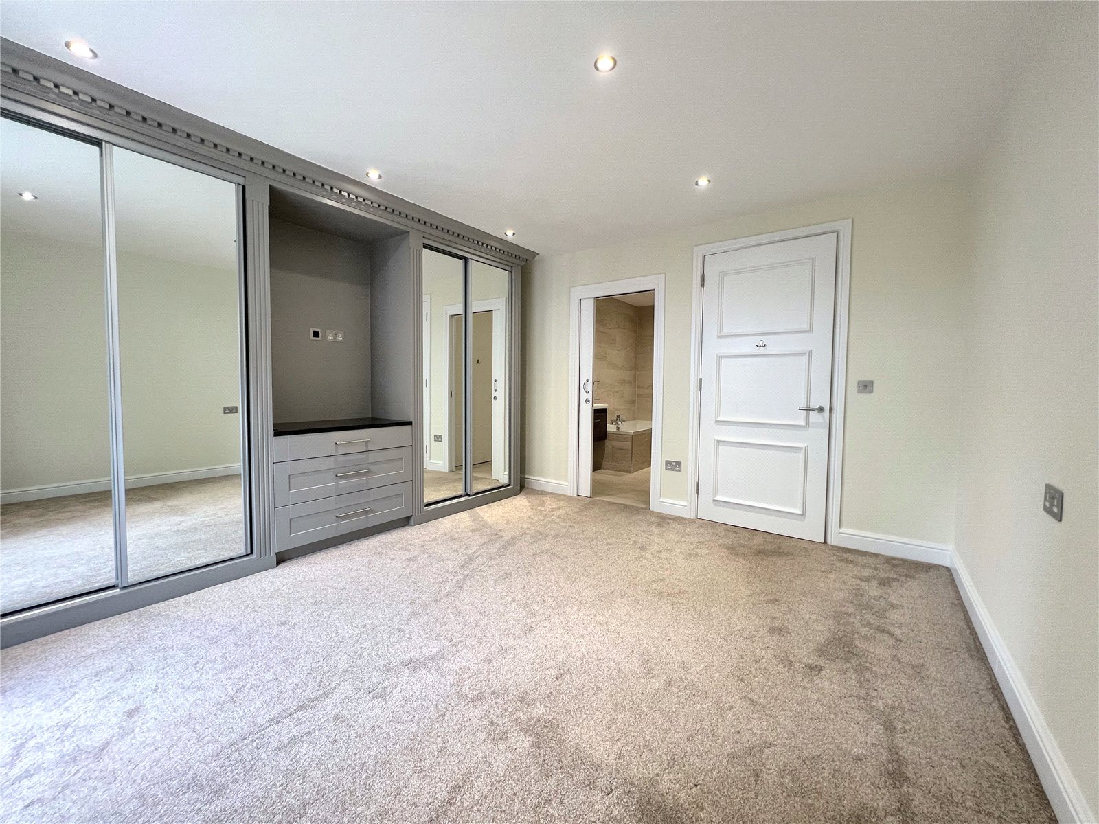 1 bedroom Flat for sale in Stratton, Cirencester, Gloucestershire