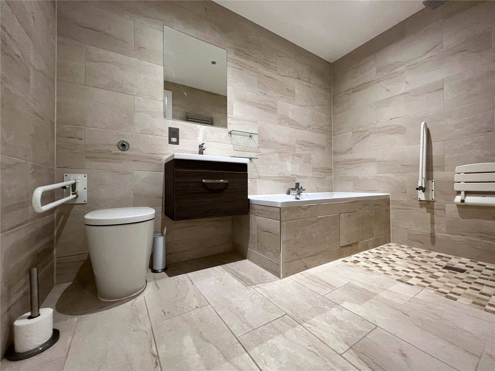 1 bedroom Flat for sale in Stratton, Cirencester, Gloucestershire