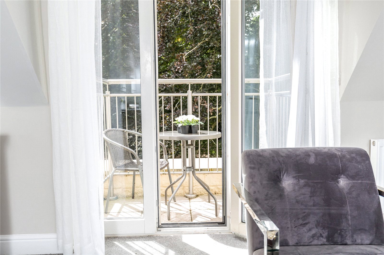 2 bedroom Flat to let in Stratton Place, Stratton, Cirencester