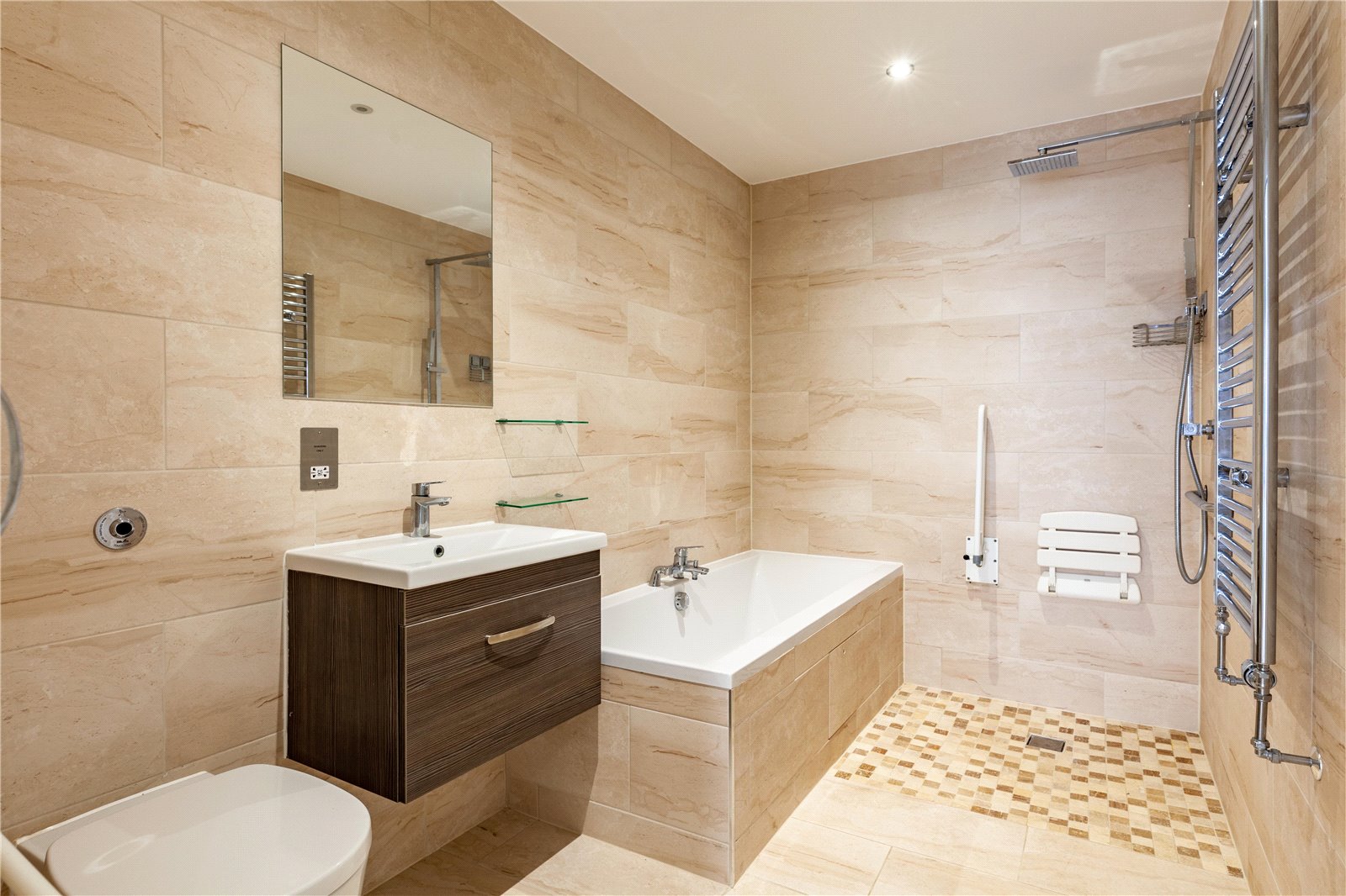 2 bedroom Flat for sale in Stratton, Cirencester, Gloucestershire