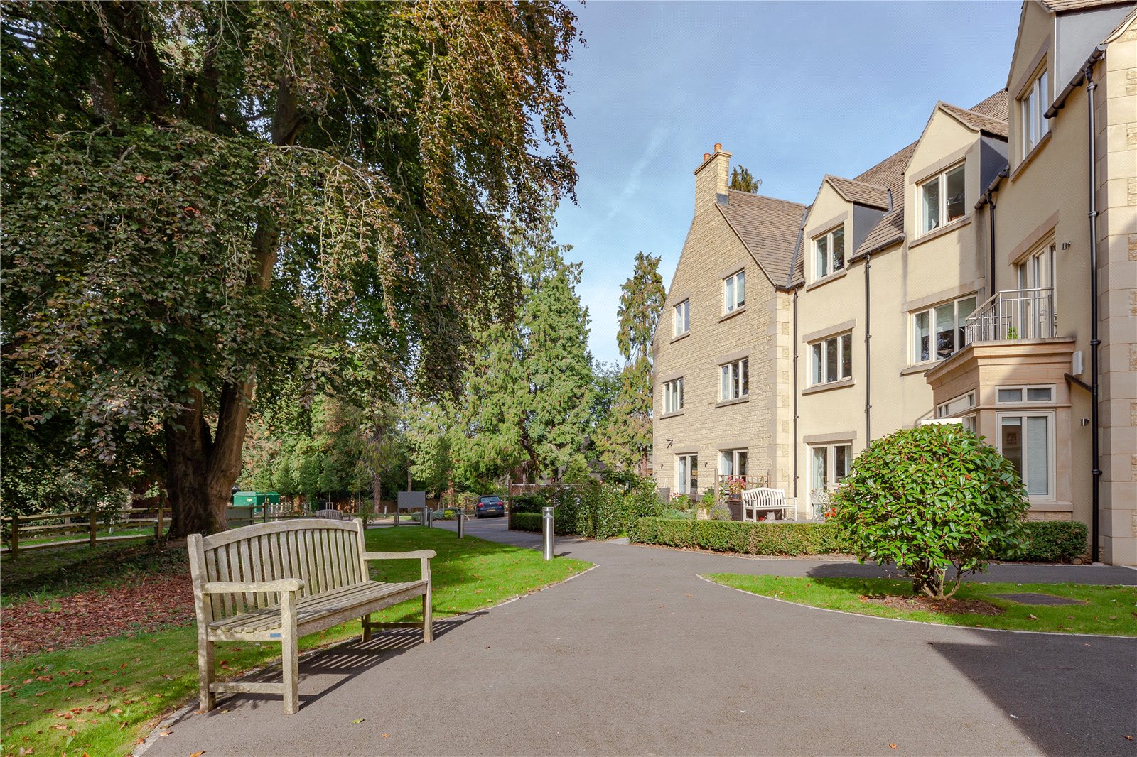 2 bedroom Flat for sale in Stratton, Cirencester, Gloucestershire