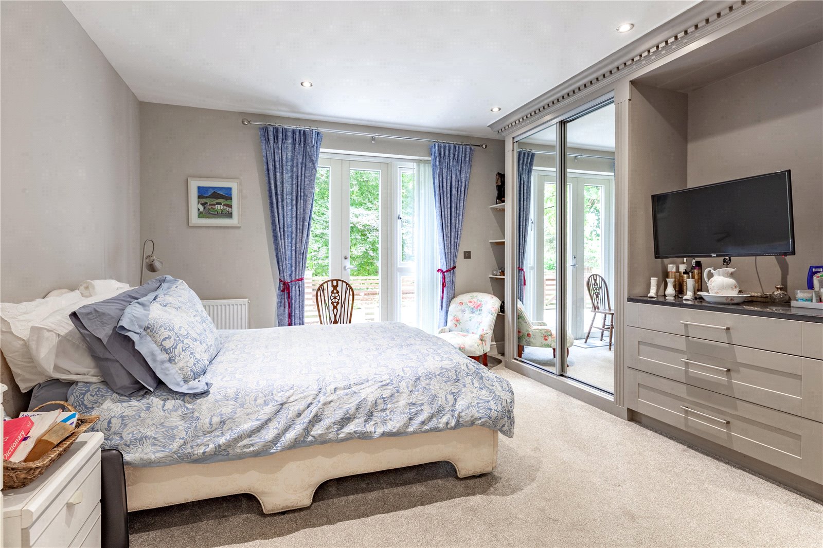 2 bedroom Flat for sale in Stratton, Cirencester, Gloucestershire