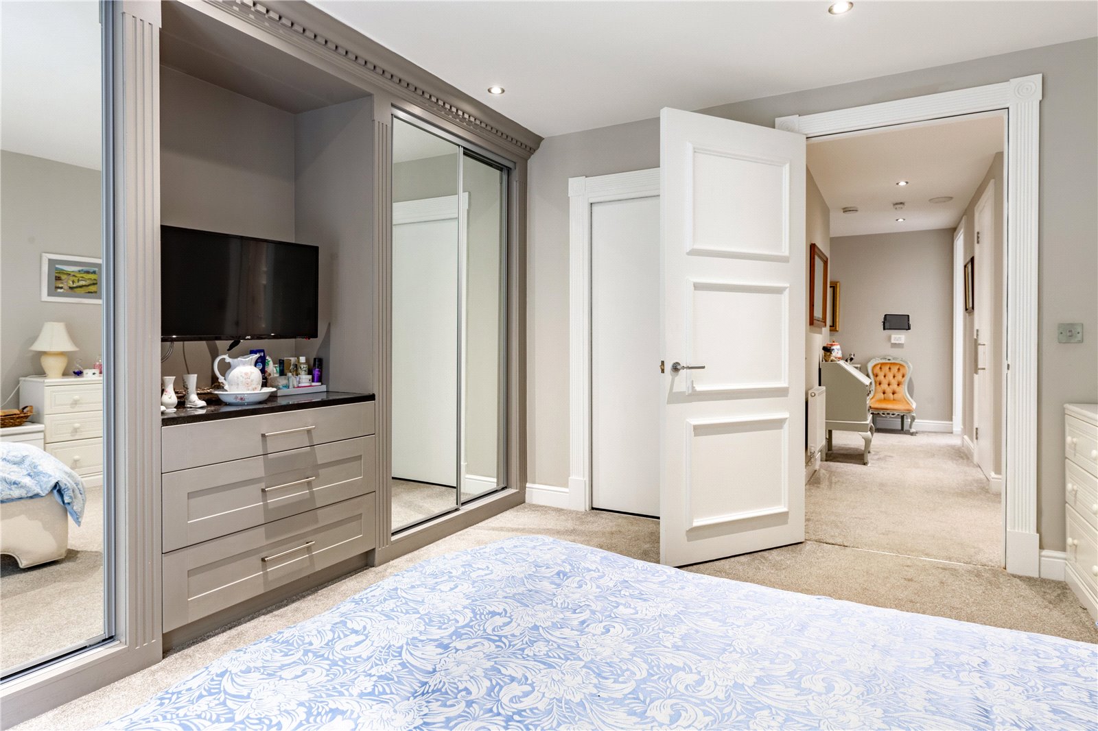 2 bedroom Flat for sale in Stratton, Cirencester, Gloucestershire