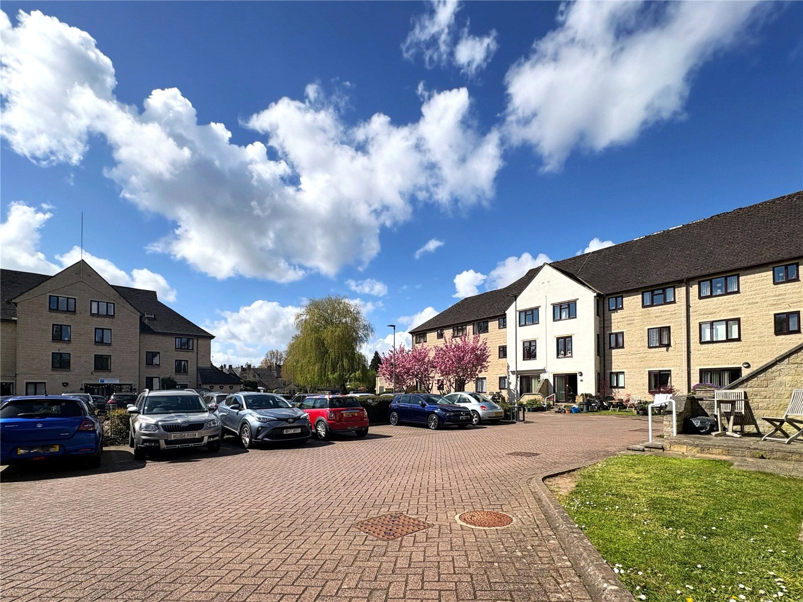 1 bedroom Flat for sale in Trafalgar Road, Cirencester, Gloucestershire