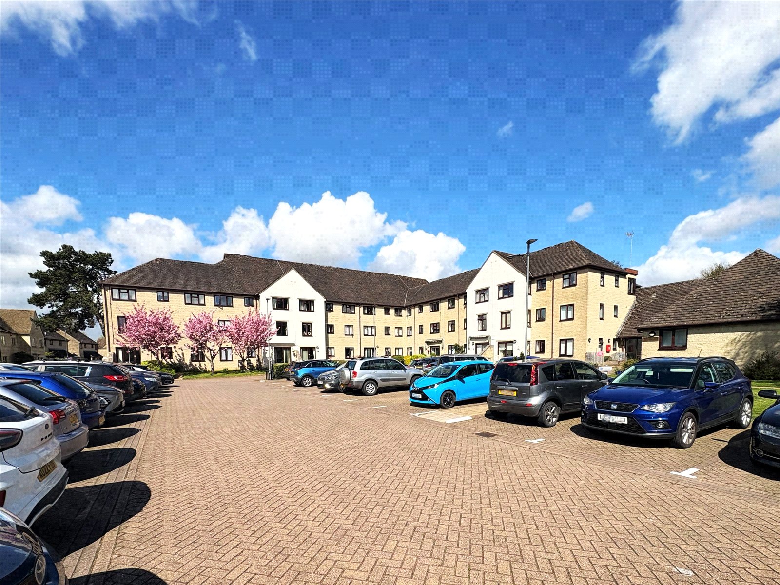1 bedroom Flat for sale in Trafalgar Road, Cirencester, Gloucestershire