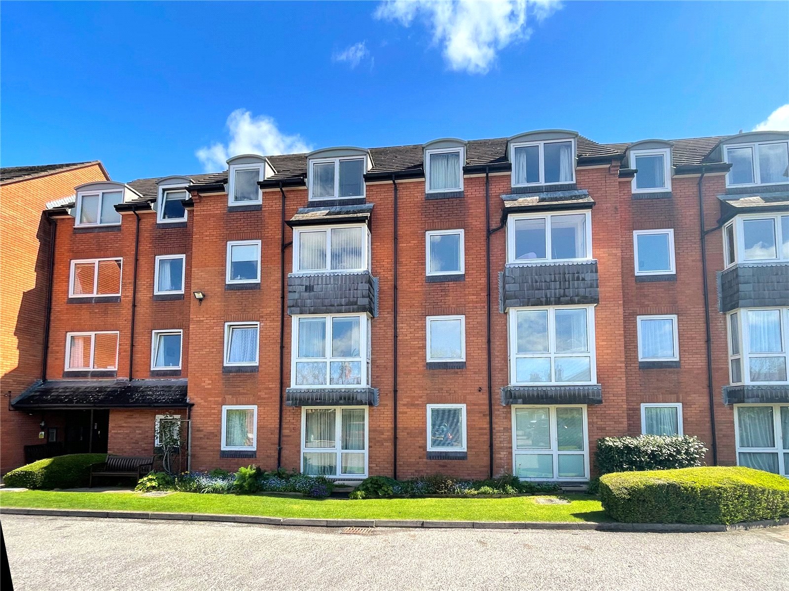 1 bedroom Flat for sale in Cirencester, Gloucestershire