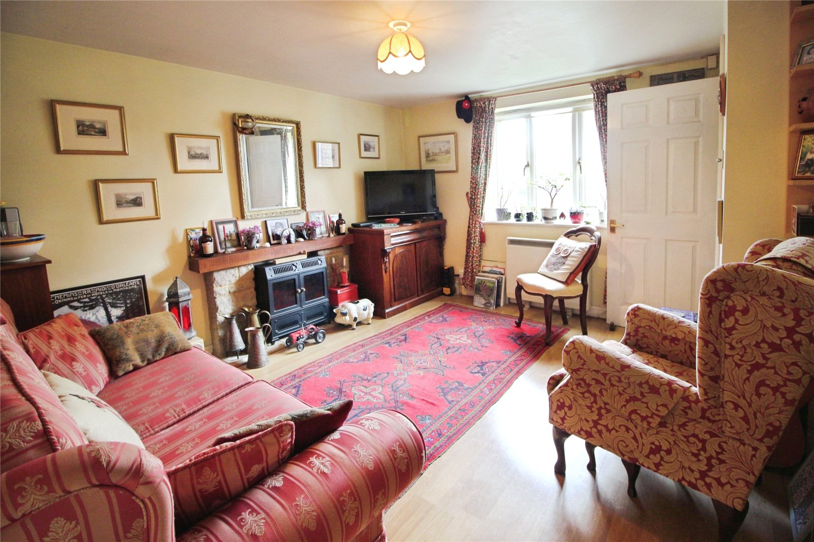 4 bedroom House for sale in Kemble, Cirencester, Gloucestershire