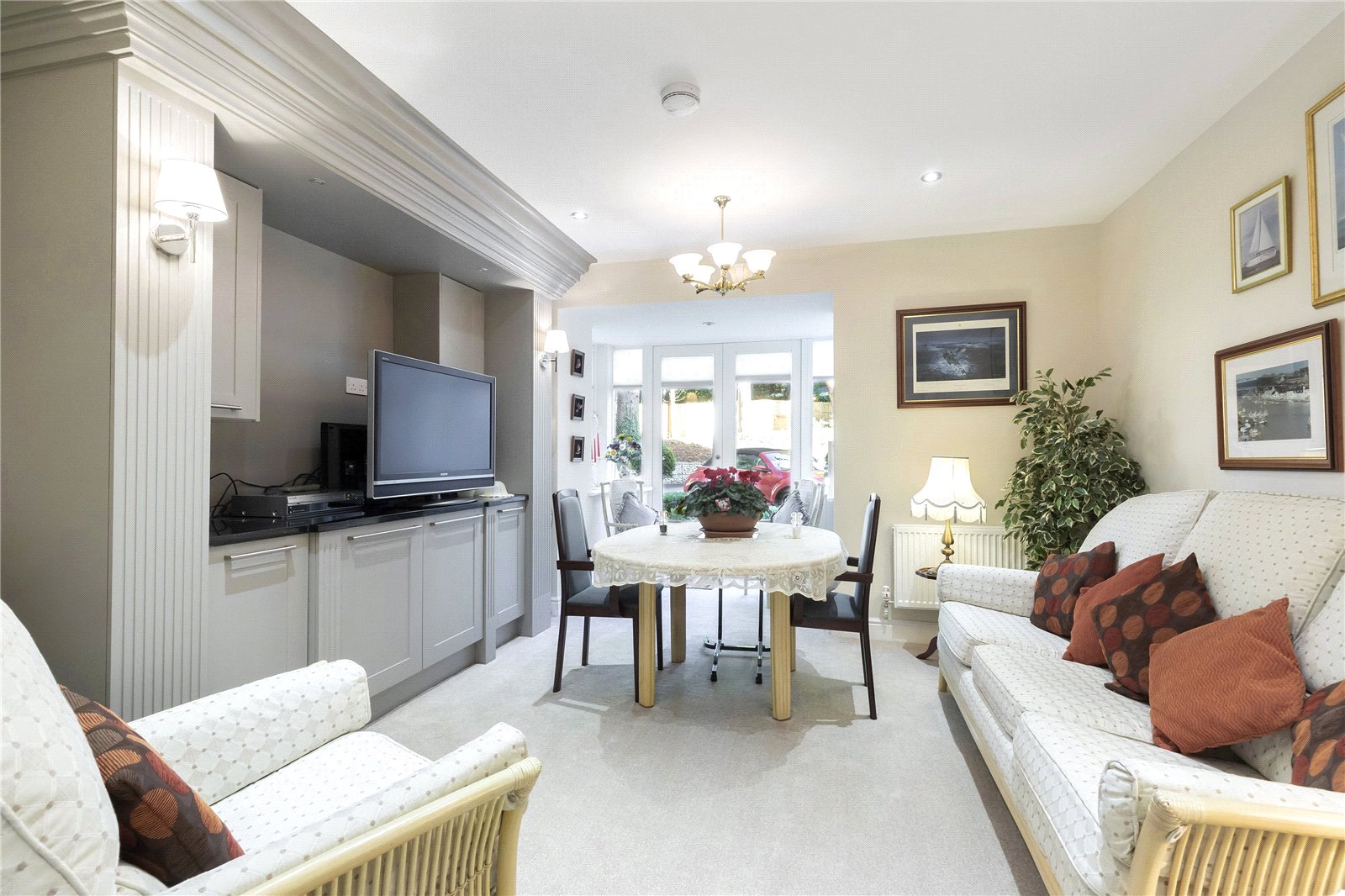 1 bedroom Flat to let in Stratton, Cirencester, Gloucestershire