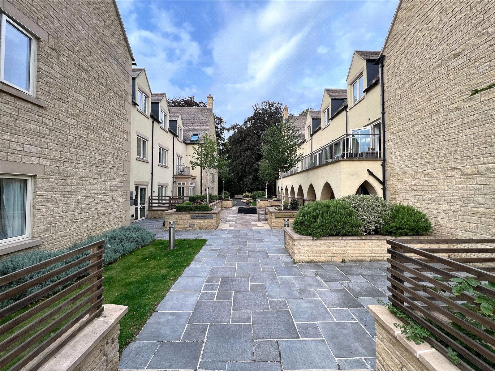 1 bedroom Flat to let in Stratton, Cirencester, Gloucestershire