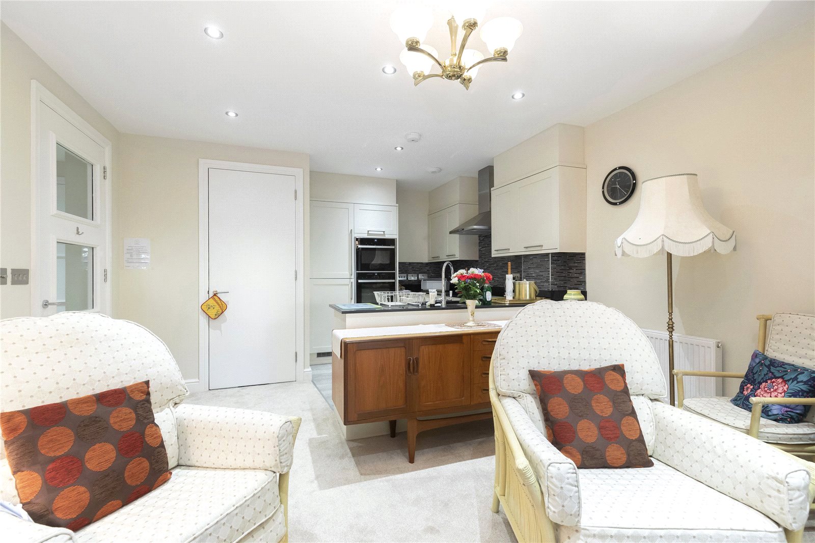 1 bedroom Flat to let in Stratton, Cirencester, Gloucestershire