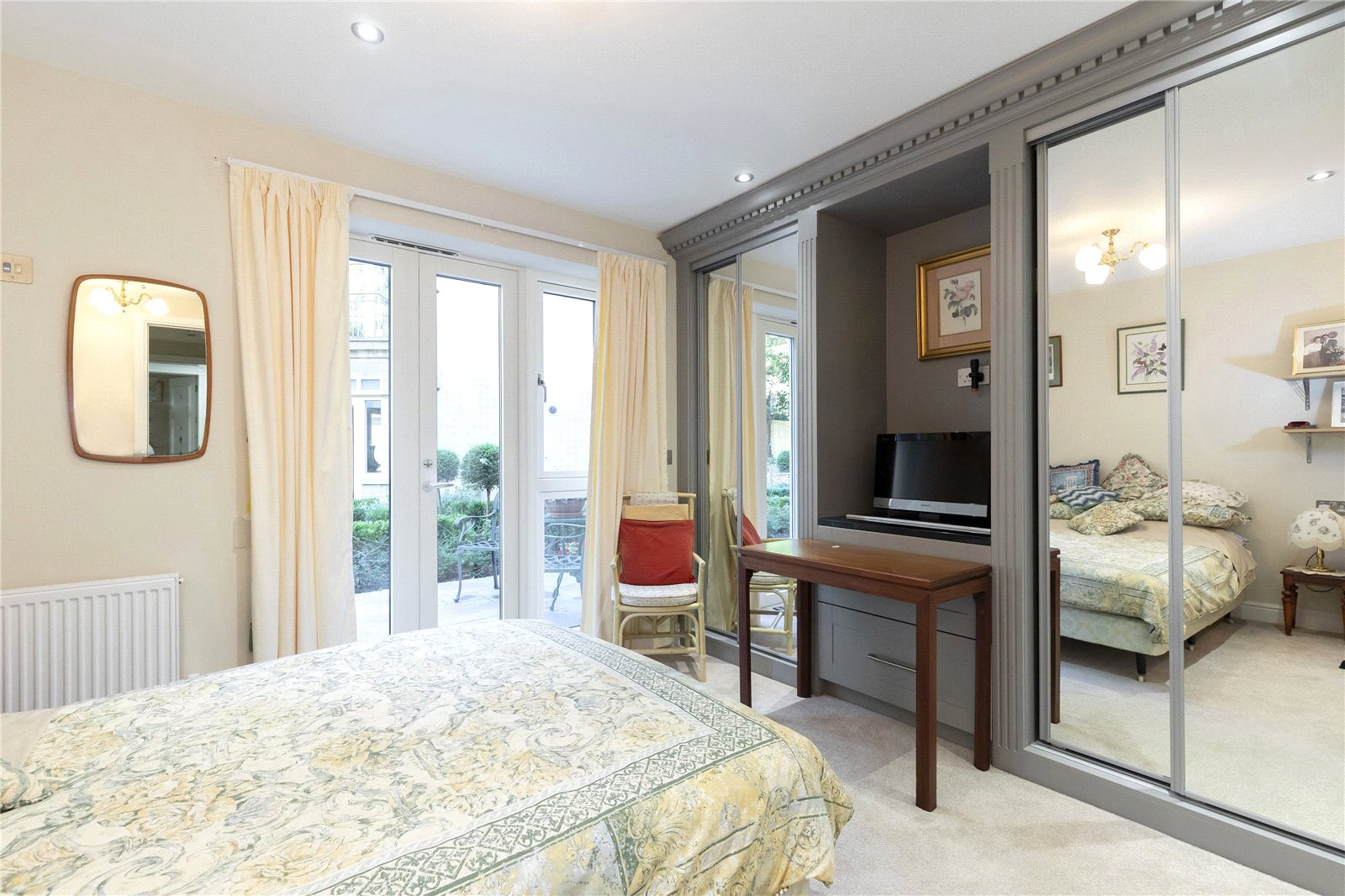 1 bedroom Flat to let in Stratton, Cirencester, Gloucestershire
