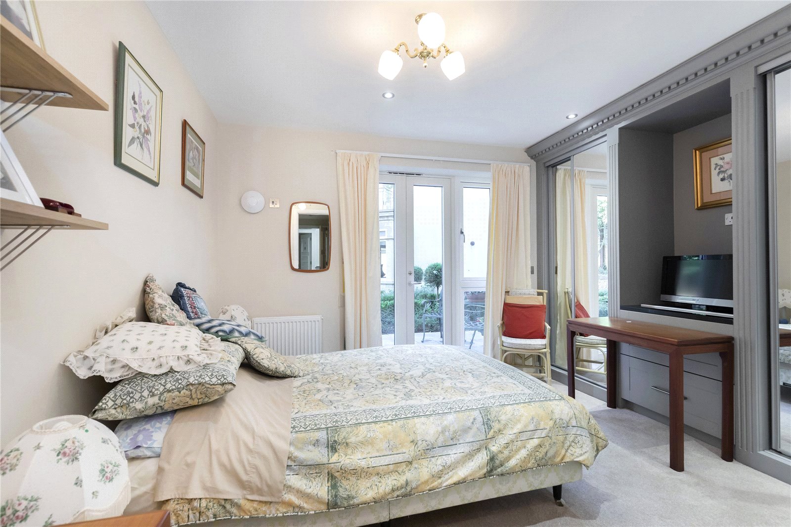 1 bedroom Flat to let in Stratton, Cirencester, Gloucestershire