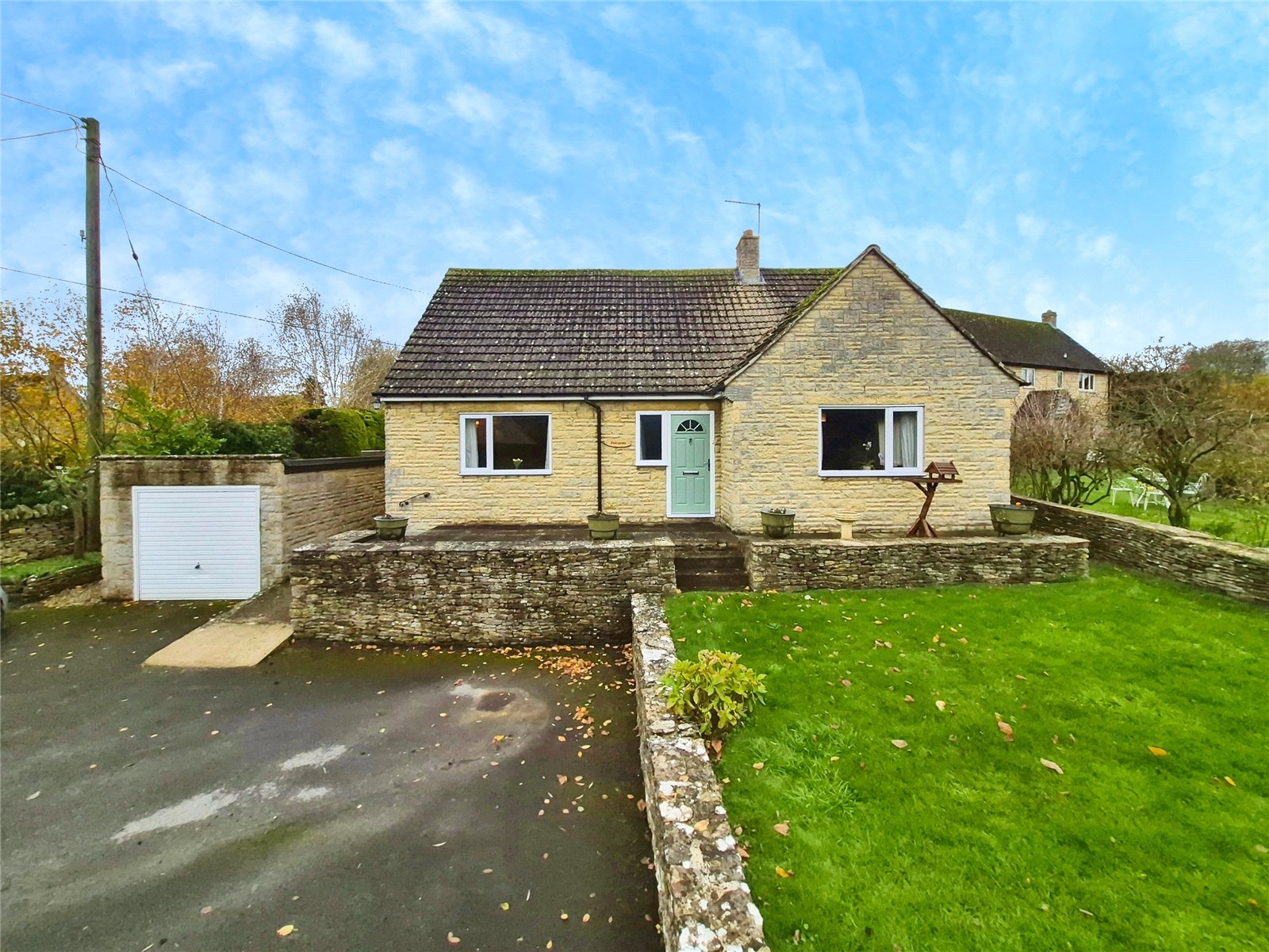 4 bedroom Bungalow for sale in Lechlade, Gloucestershire