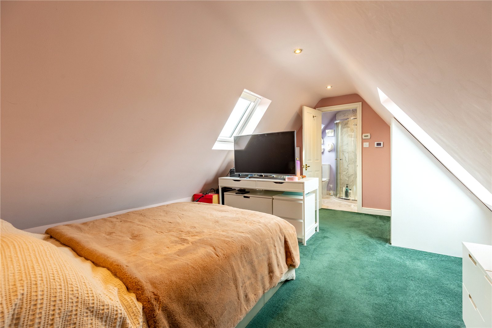 3 bedroom House for sale in Kemble, Cirencester, Gloucestershire