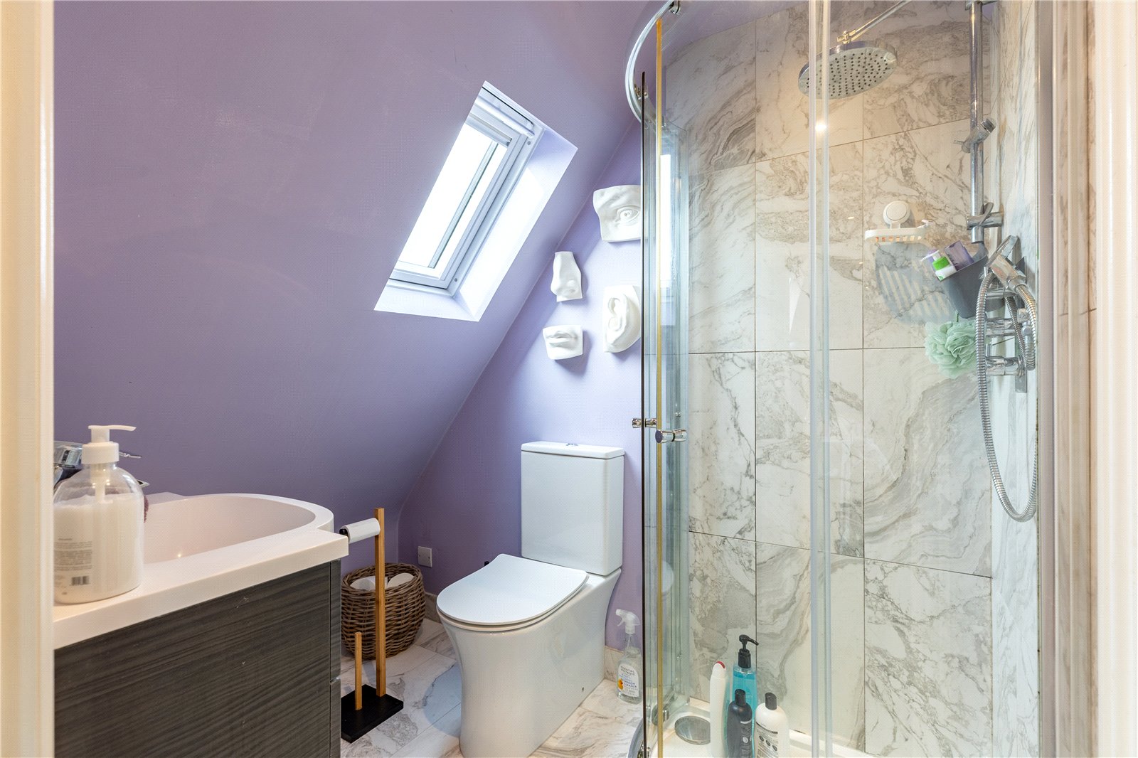 3 bedroom House for sale in Kemble, Cirencester, Gloucestershire