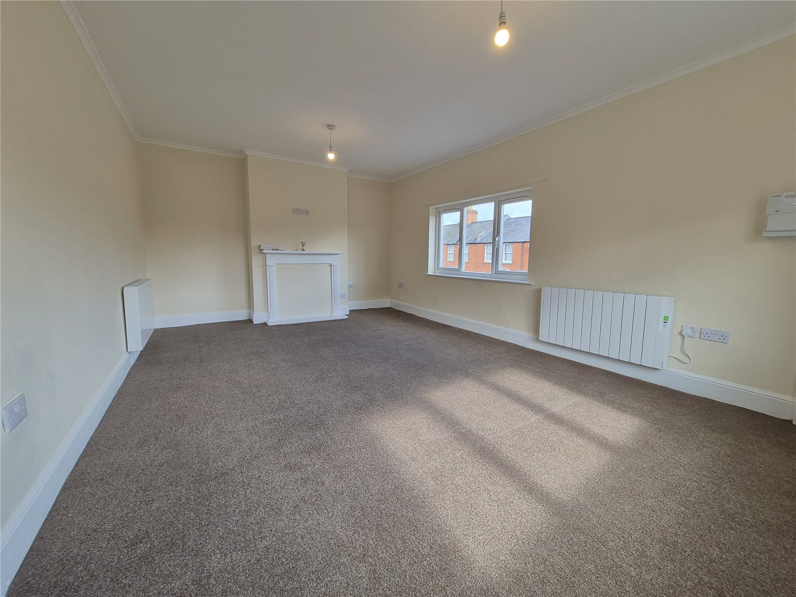 2 bedroom Flat to let in Cirencester, Gloucestershire