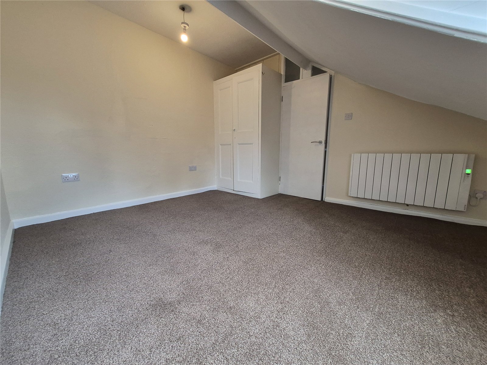 2 bedroom Flat to let in Cirencester, Gloucestershire