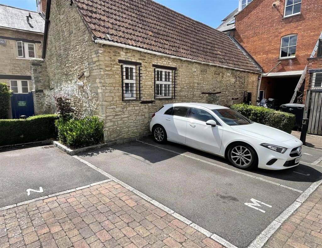 2 bedroom Flat for sale in West Way, Cirencester, Gloucestershire