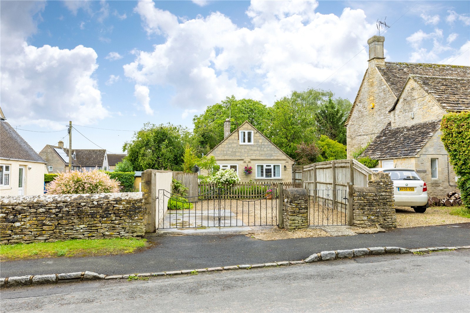 3 bedroom Bungalow for sale in Quenington, Cirencester, Gloucestershire