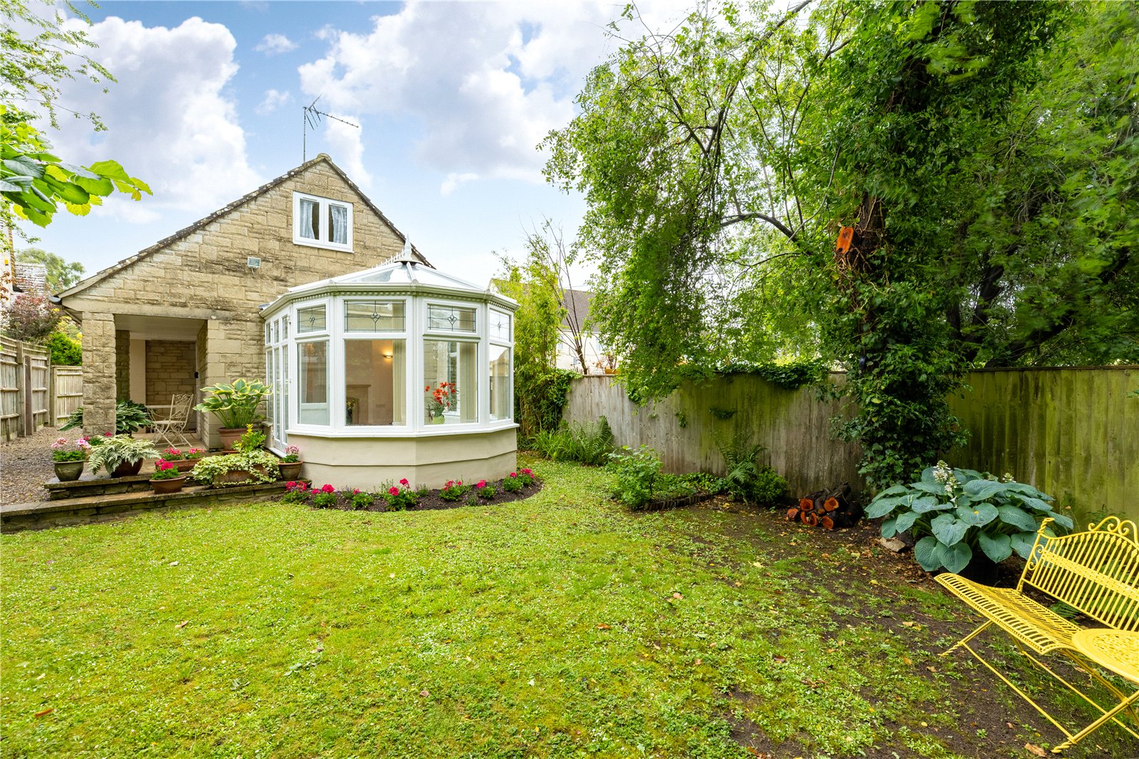 3 bedroom Bungalow for sale in Quenington, Cirencester, Gloucestershire