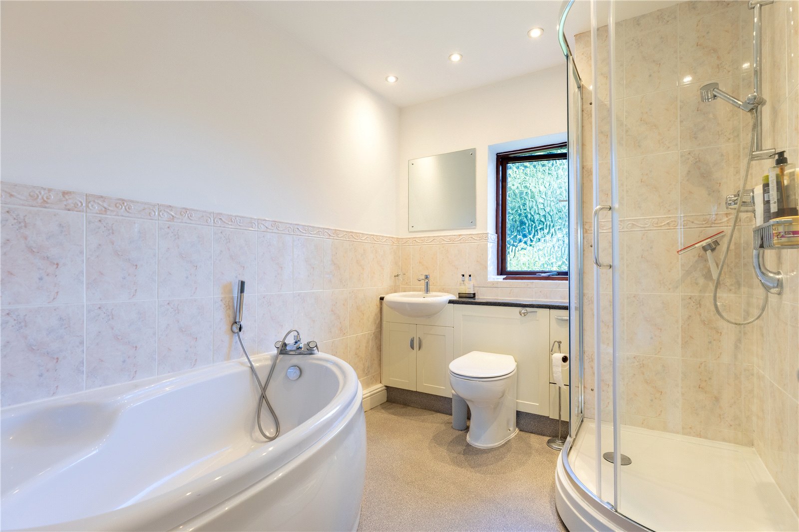 4 bedroom House for sale in Downington, Lechlade, Gloucestershire