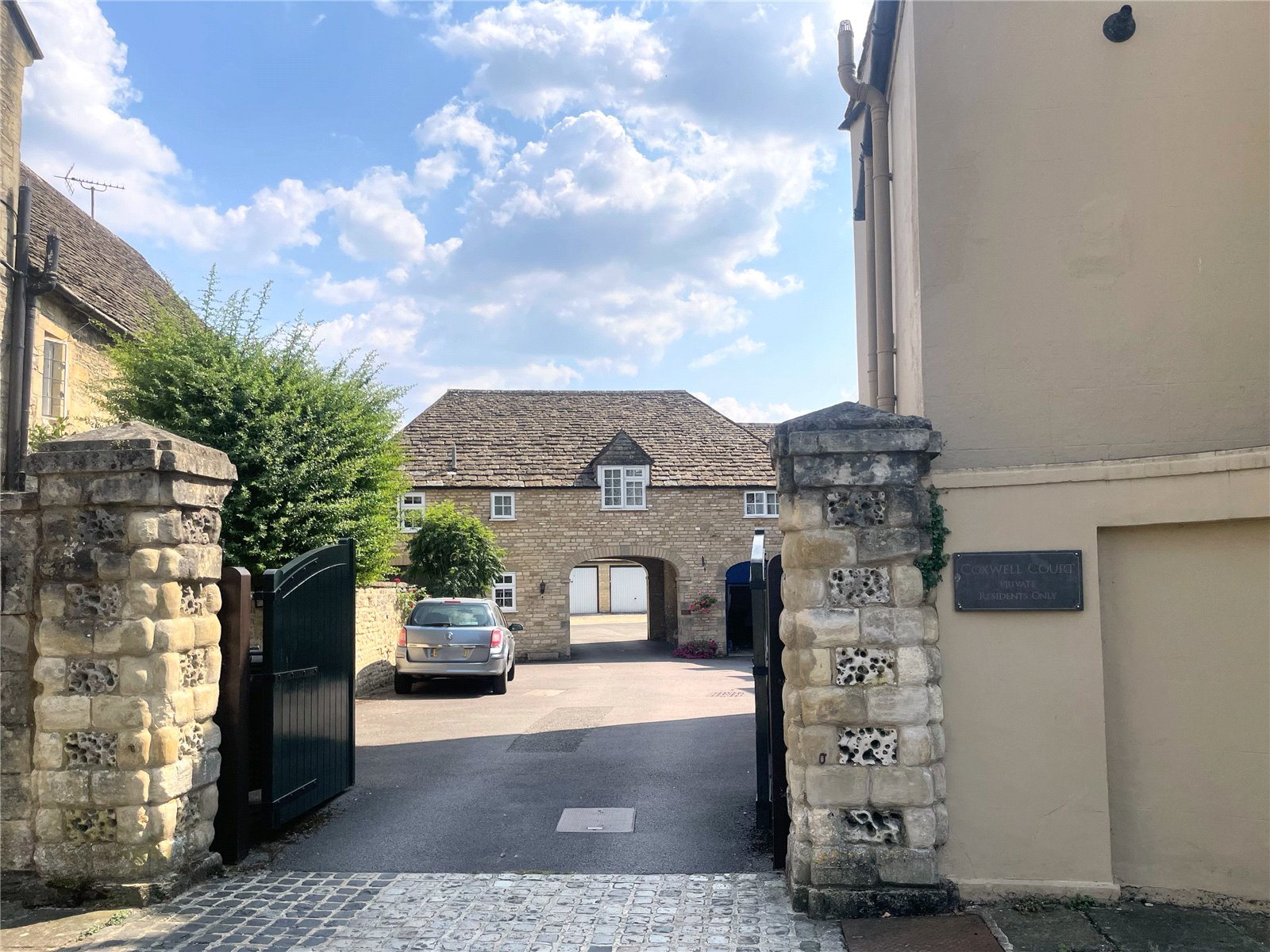 2 bedroom House for sale in Cirencester, Gloucestershire