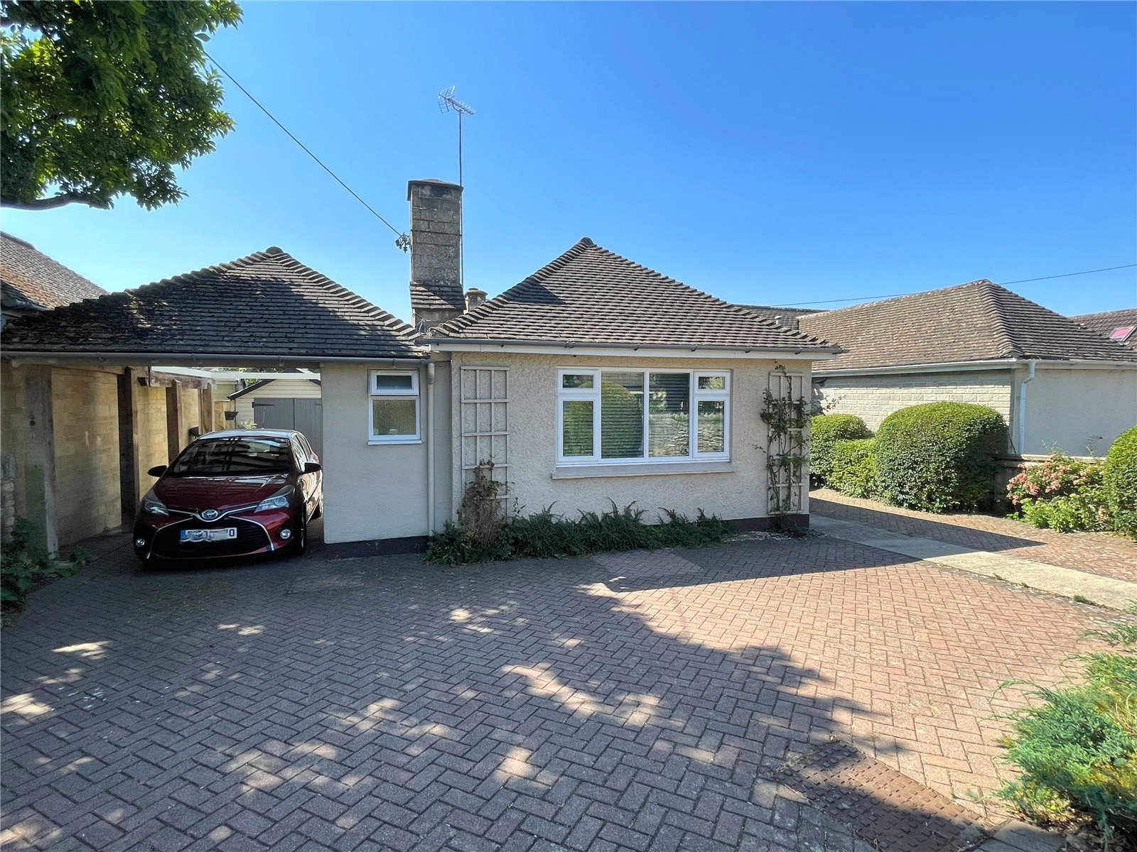 2 bedroom Bungalow for sale in Cirencester, Gloucestershire