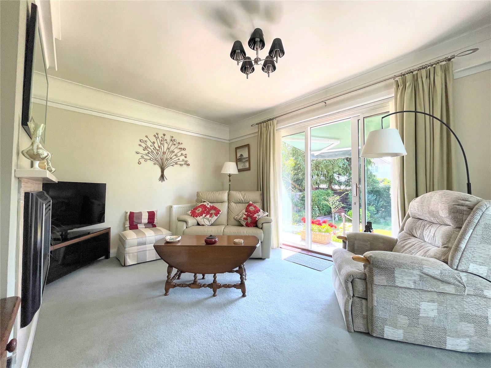 2 bedroom Bungalow for sale in Cirencester, Gloucestershire