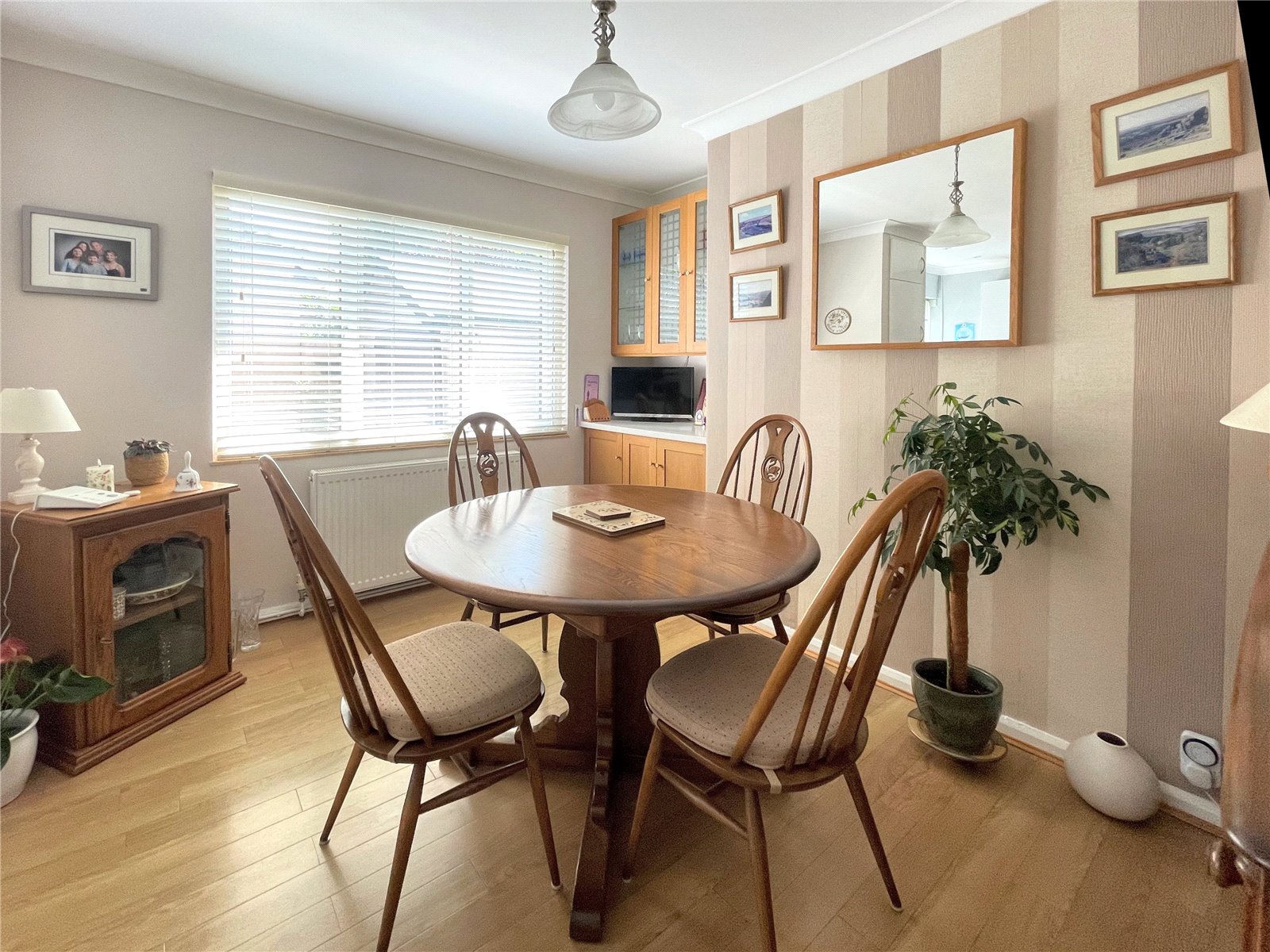 2 bedroom Bungalow for sale in Cirencester, Gloucestershire