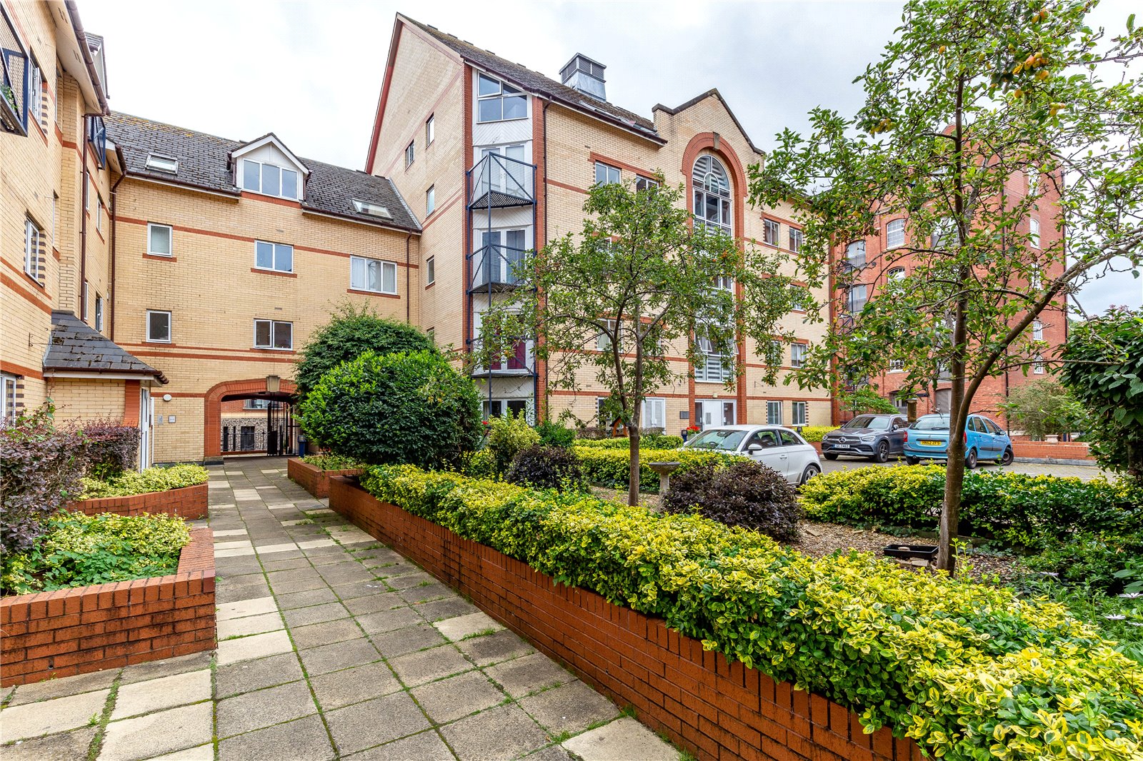 2 bedroom Flat to let in Ferry Street, City Centre, Bristol