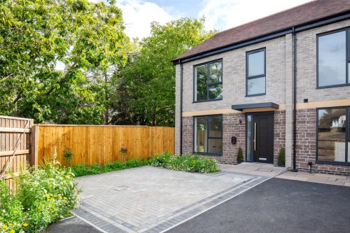 Memorial Road, Hanham, Bristol