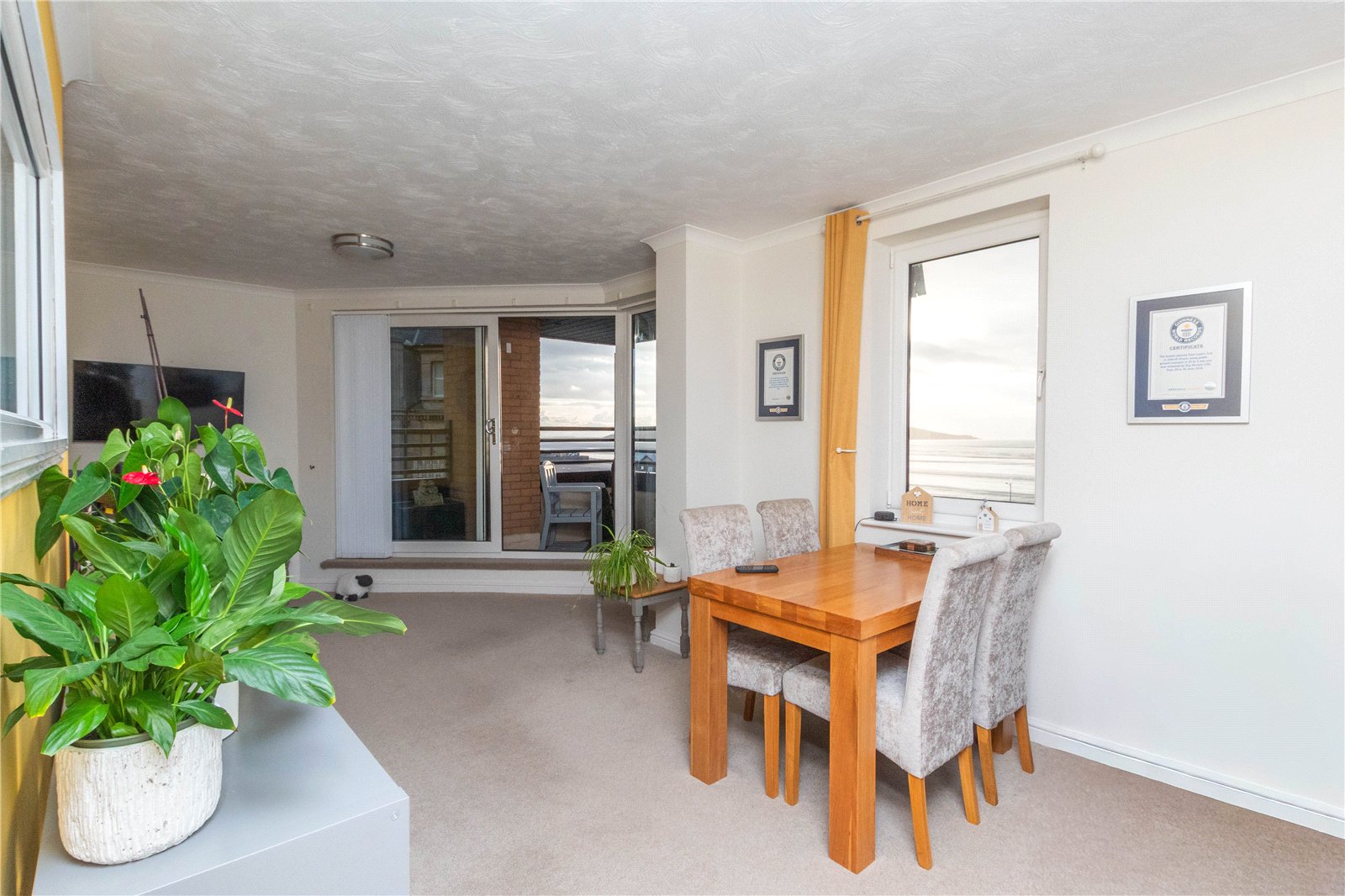2 bedroom Flat for sale in Beach Road, Weston-super-Mare, Somerset