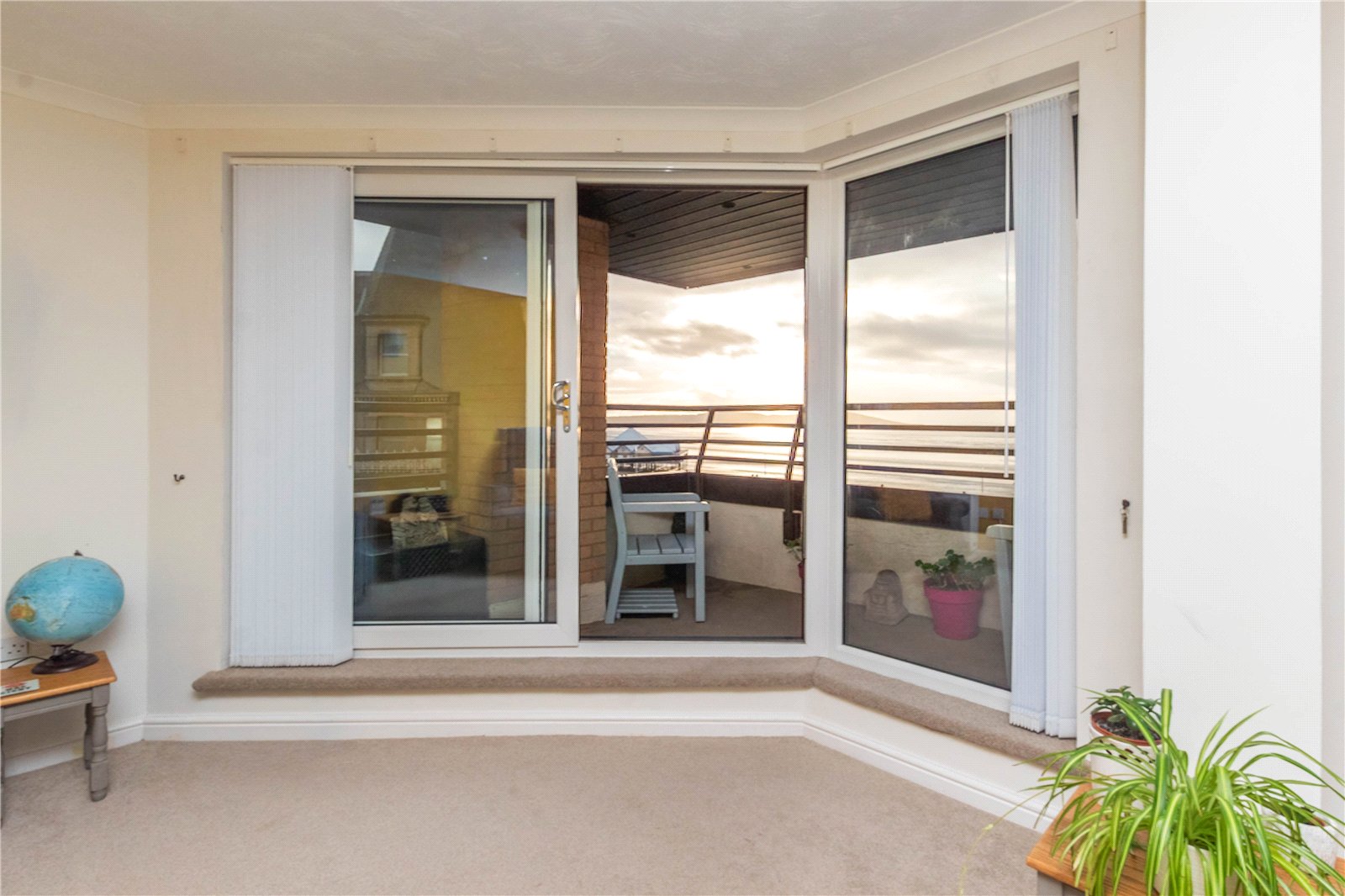 2 bedroom Flat for sale in Beach Road, Weston-super-Mare, Somerset