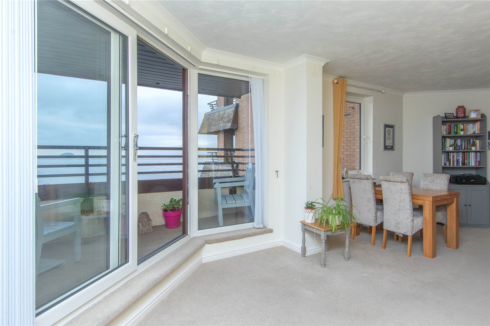 2 bedroom Flat for sale in Beach Road, Weston-super-Mare, Somerset