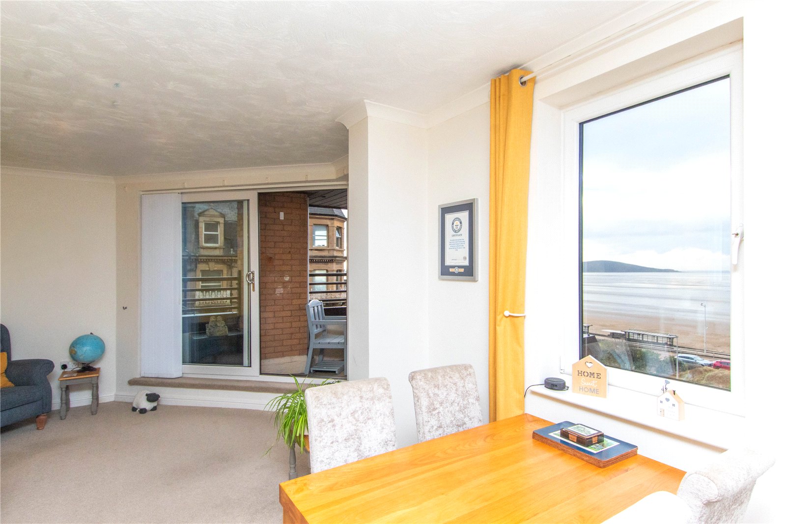 2 bedroom Flat for sale in Beach Road, Weston-super-Mare, Somerset