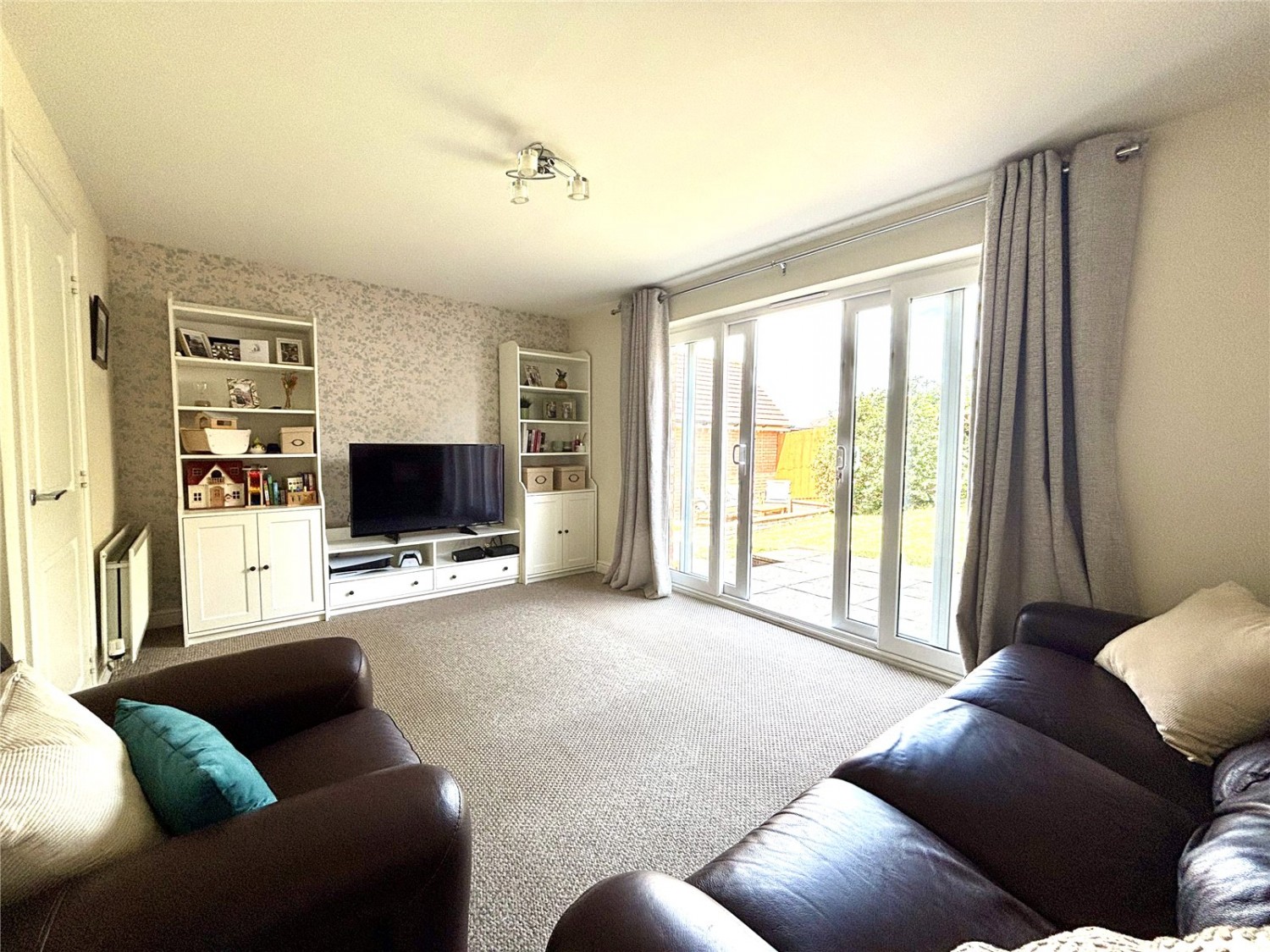Cheswick Village, Bristol