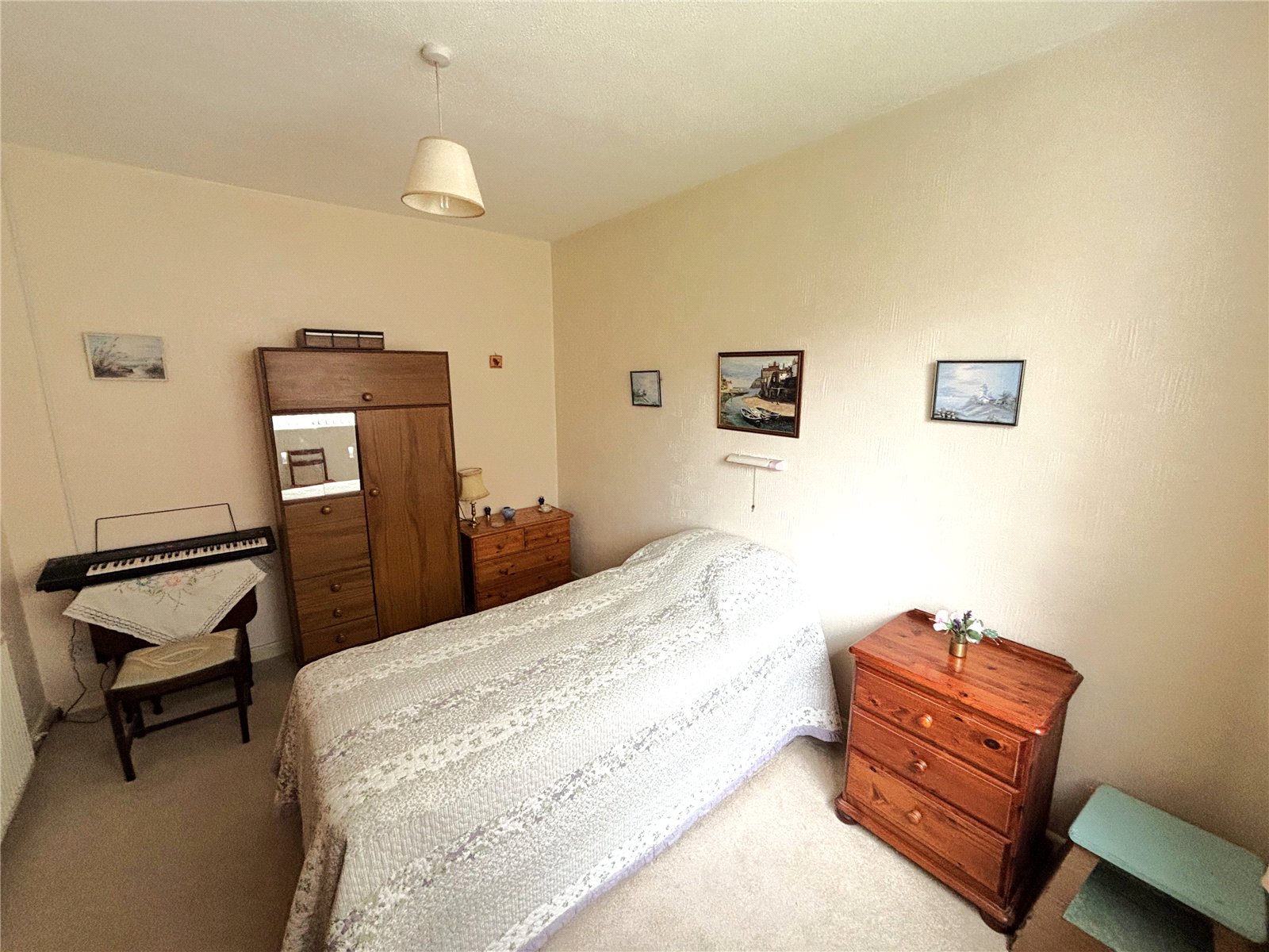 2 bedroom Bungalow for sale in Downend, Bristol